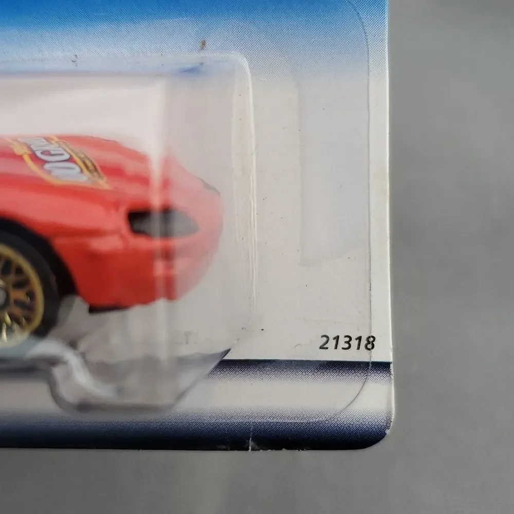 Hot Wheels Jaguar XK8 21318